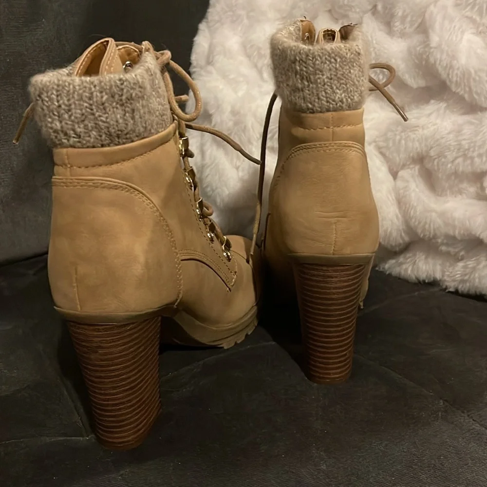 Boots - Picture 4 of 5